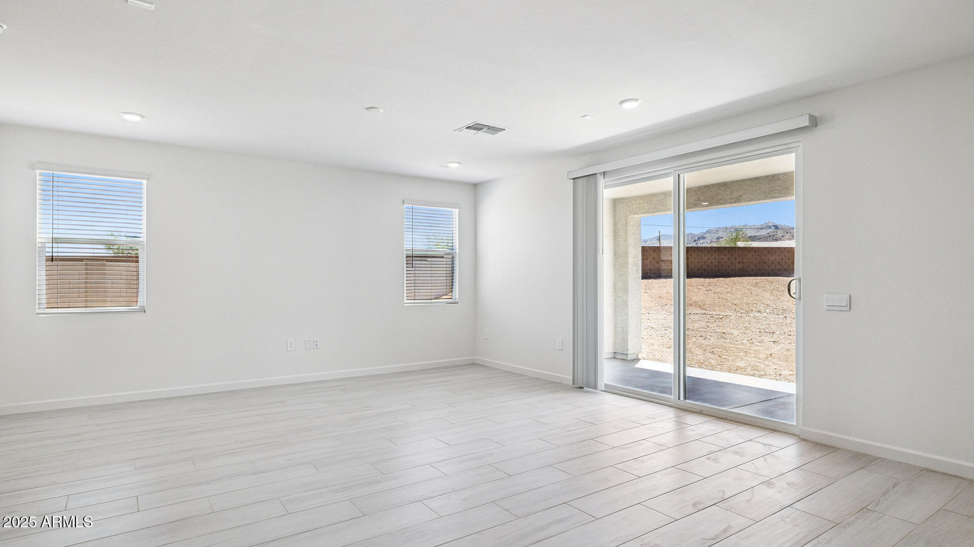 2315 West Pearce Road Phoenix, AZ 85041 - Photo 11 of 52 Great rm