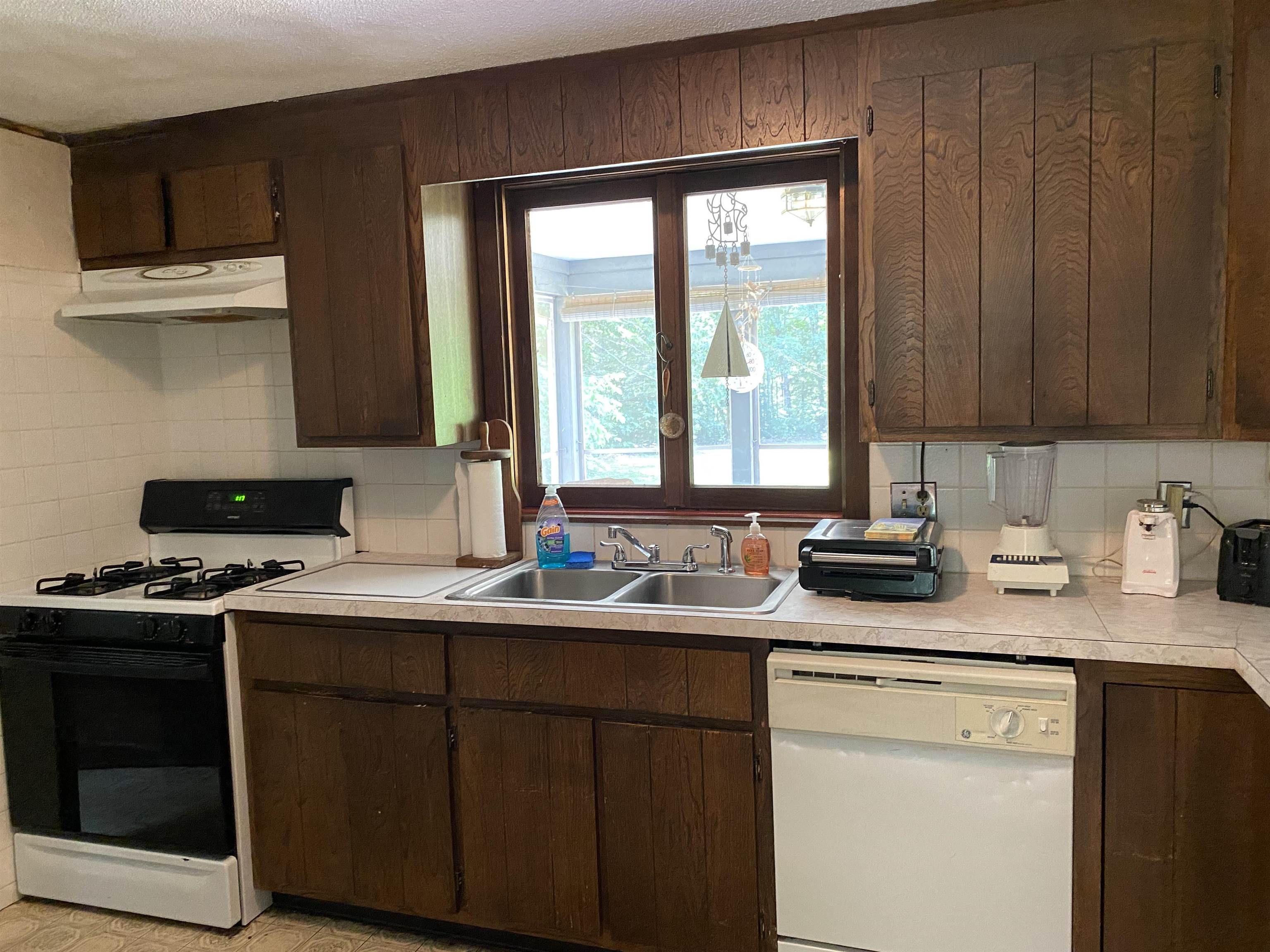 43 N Road Kingston, NH 03848 - Photo 8 of 20