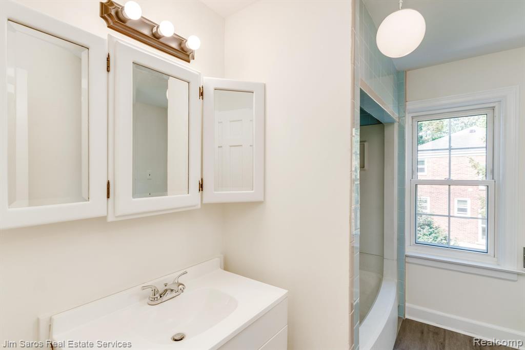 1689 Broadstone Road Grosse Pointe Woods, MI 48236 - Photo 21 of 35