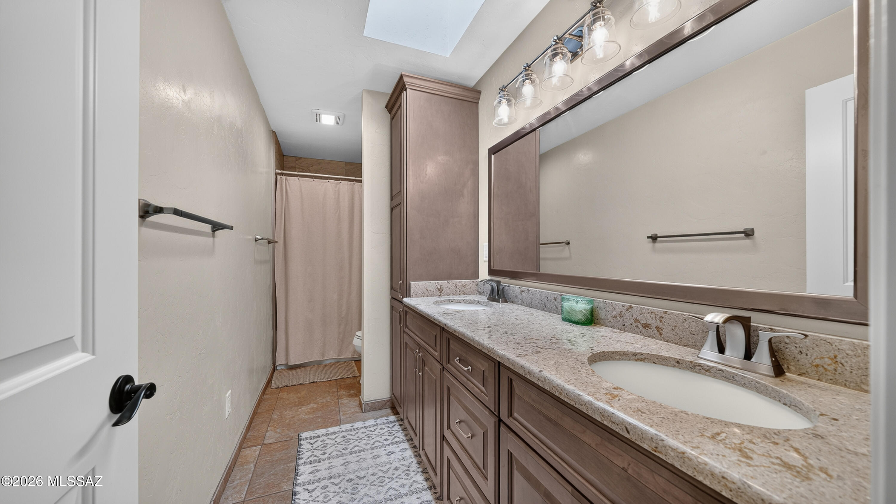 194 Taylor Road Willcox, AZ 85643 - Photo 31 of 54 Hall bathroom -Cambria quartz countertops, solid wood cabinetry, soft-close doors and drawers, dual undermount sinks, and freshly refinished tub/shower with a durable resin coating.