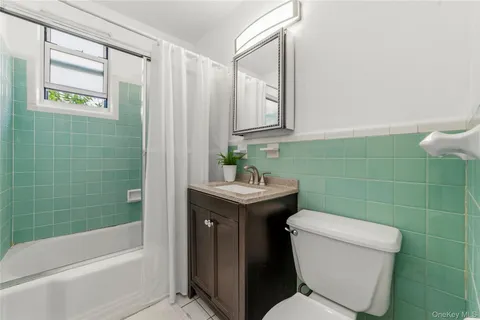 $347,000 | 9 Bryant Crescent, Unit 1G, White Plains, NY 10605