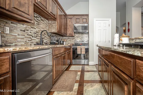 $422,114 | 14077 North White Swan Cove, Gulfport, MS 39503