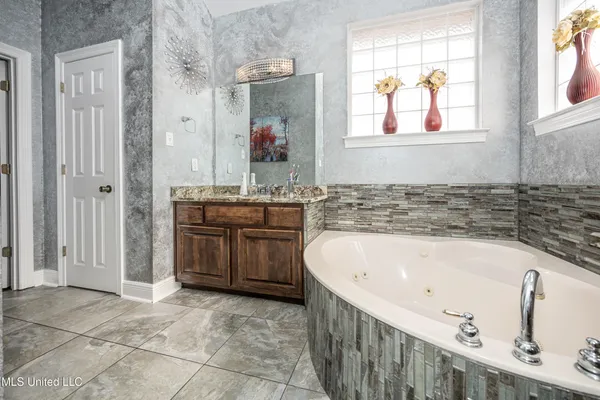 $422,114 | 14077 North White Swan Cove, Gulfport, MS 39503