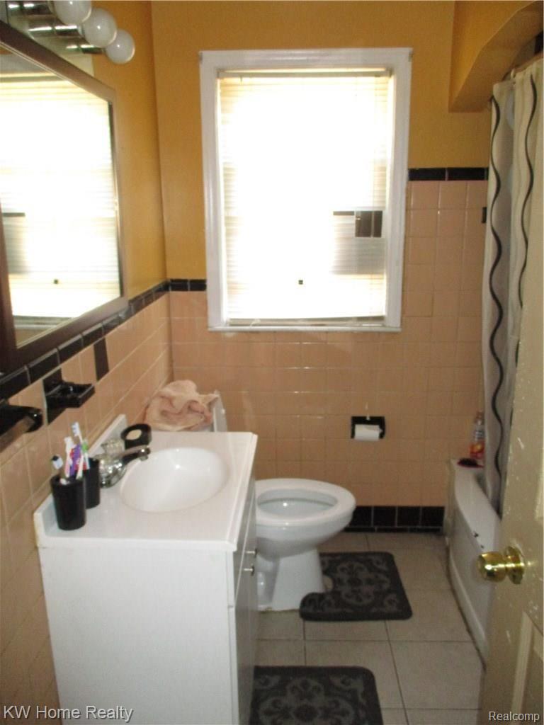 14001 Ashton Road Detroit, MI 48223 - Photo 9 of 11 IMG_0205.JPG