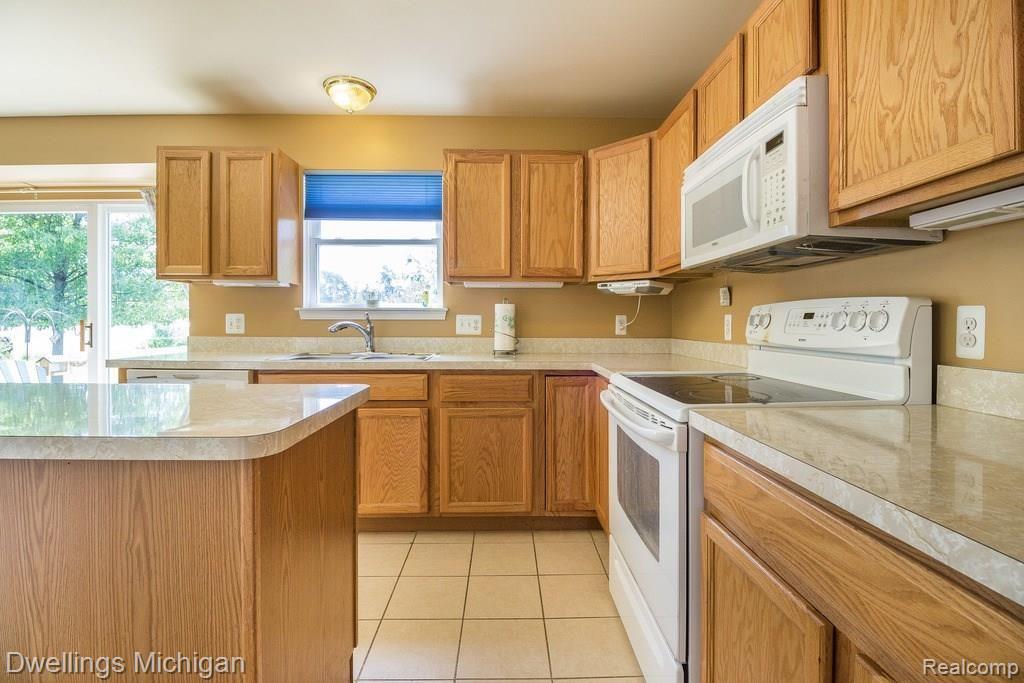 143 Rabbit Run Road Carleton, MI 48117 - Photo 11 of 35