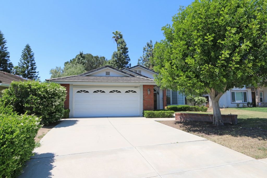 109 South Mercedes Road Fallbrook, CA 92028 - Photo 1 of 23