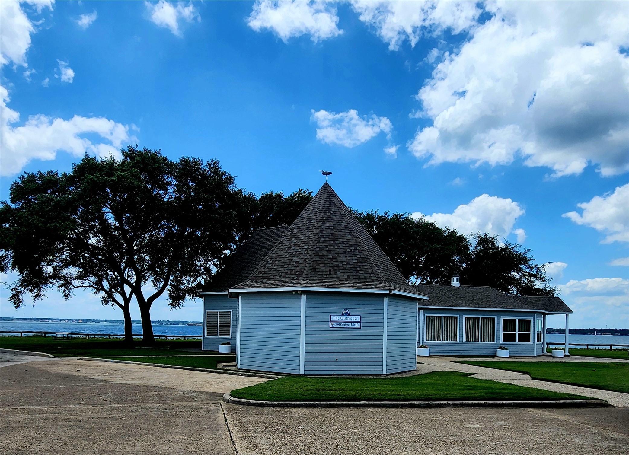 1607 Schooner Point Willis, TX 77318 - Photo 45 of 47 The Outrigger and marina