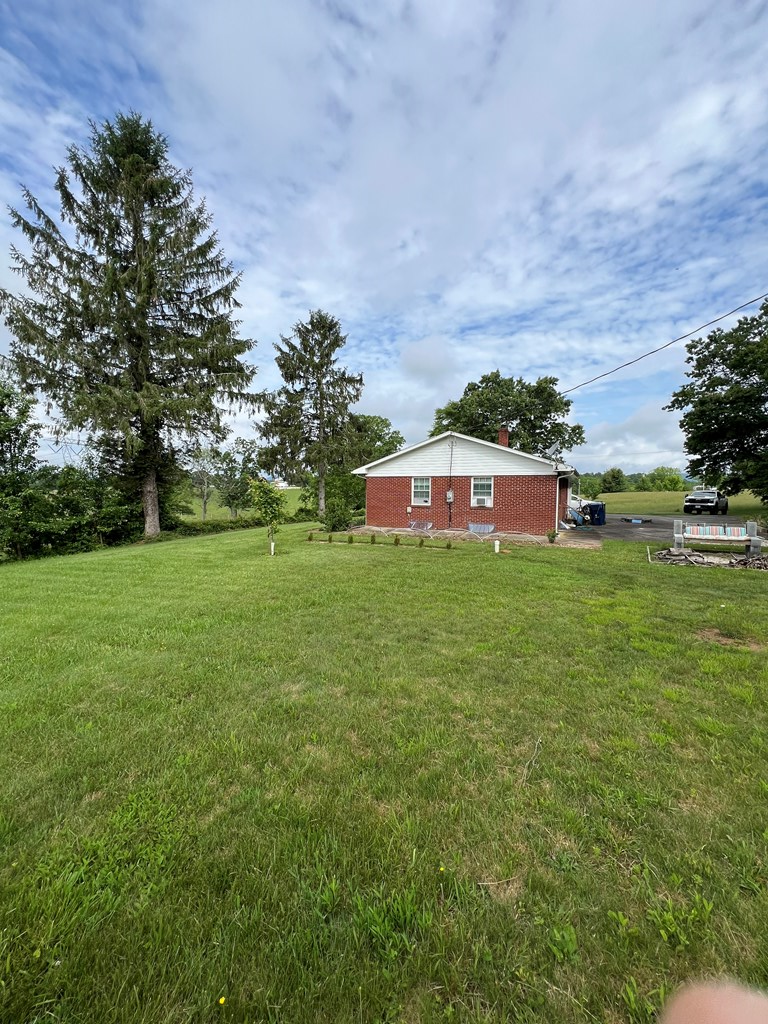 4448 Hebron Road Galax, VA 24333 - Photo 6 of 16 Gallery Image 6