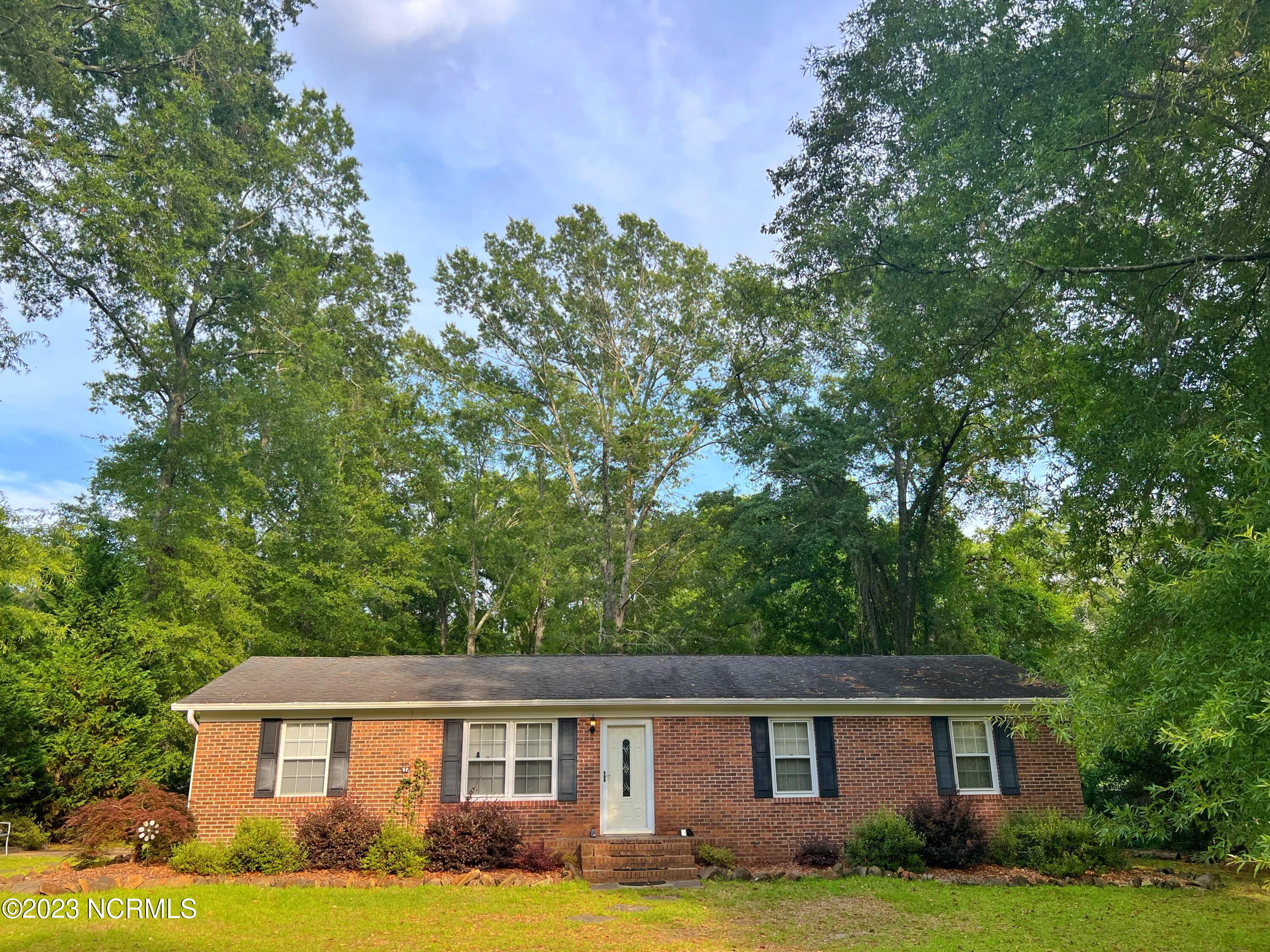 108 Roberdel School Road Rockingham, NC 28379 - Photo 2 of 31 IMG-2289