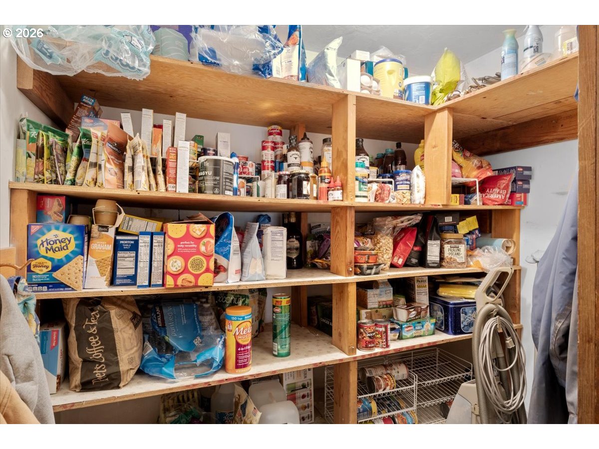 5089 North Myrtle Road Myrtle Creek, OR 97457 - Photo 19 of 44 Pantry