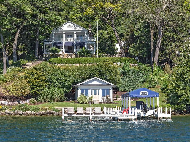 N1970 North Lakeshore Drive, Fontana, WI 53125