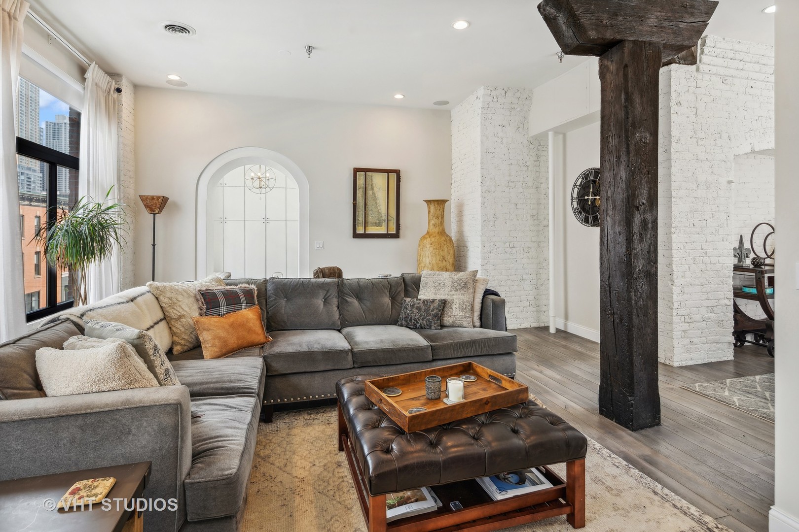 215 West Illinois Street, Unit 3A Chicago, IL 60654 - Photo 4 of 18 a living room with furniture a rug and a chandelier