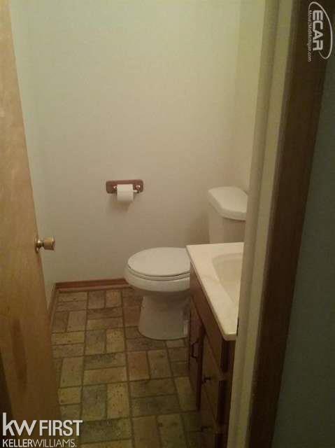 5189 Jackson Road Flint, MI 48506 - Photo 17 of 35 20450792-16.JPG