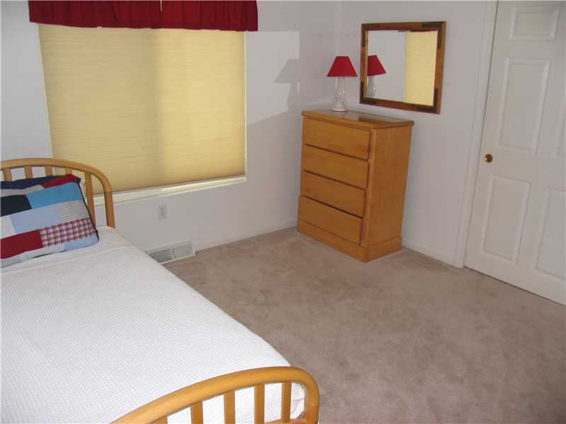 909 Middlebridge Road South Kingstown, RI 02879 - Photo 5 of 10 Bedroom.