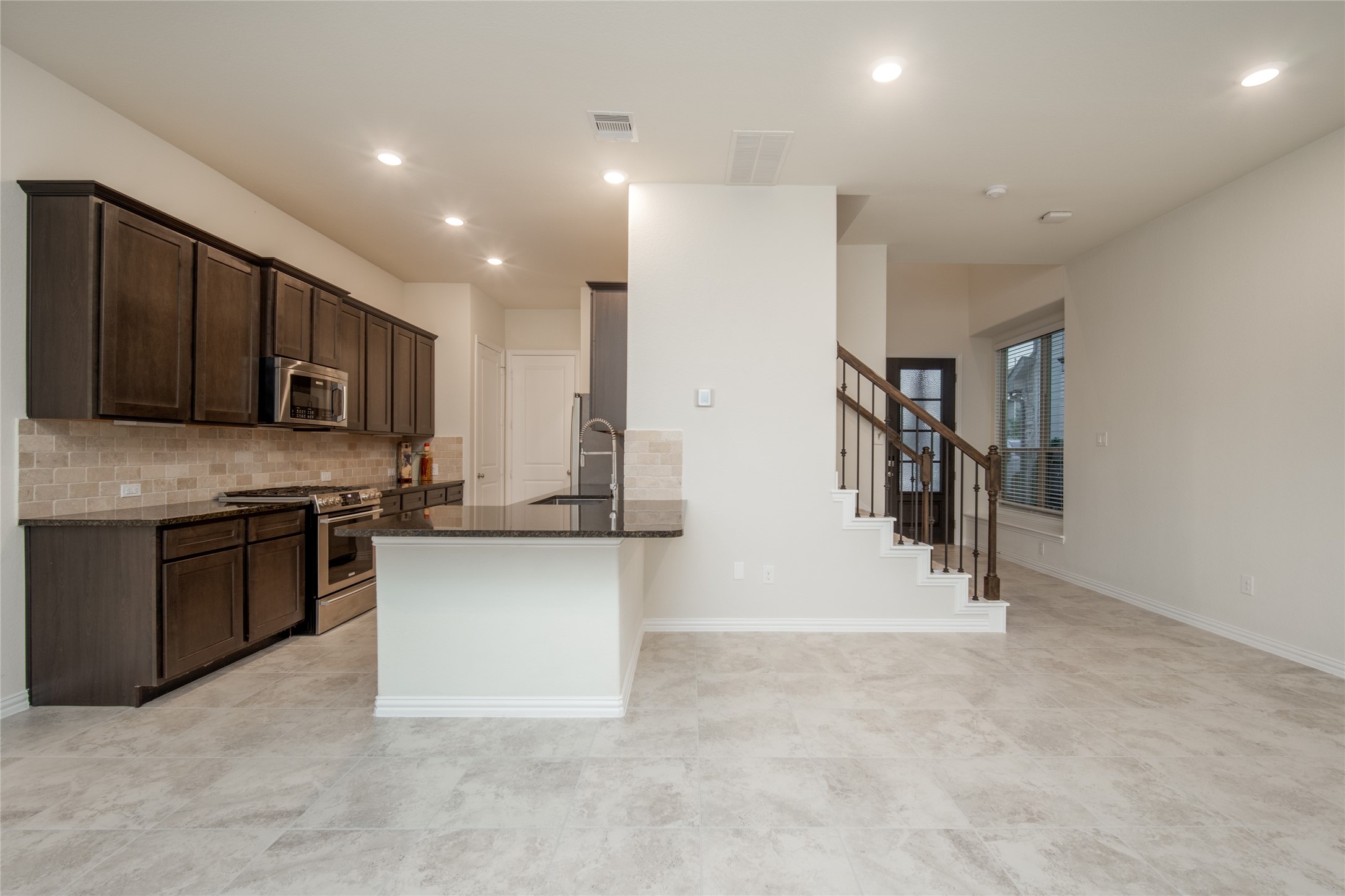 1634 Ryon Falls Drive Richmond, TX 77469 - Photo 9 of 33