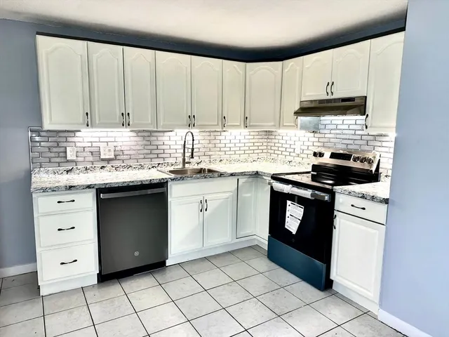 $2,200 | 4 Hazelwood Avenue, Unit 6, Dracut, MA 01826