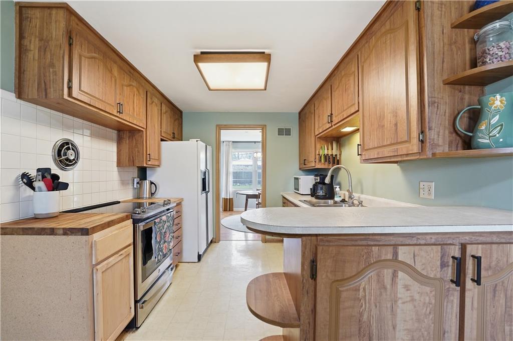 8221 Lamar Avenue Prairie Village, KS 66208 - Photo 11 of 37