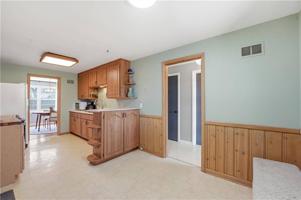 8221 Lamar Avenue Prairie Village, KS 66208 - Photo 13 of 37
