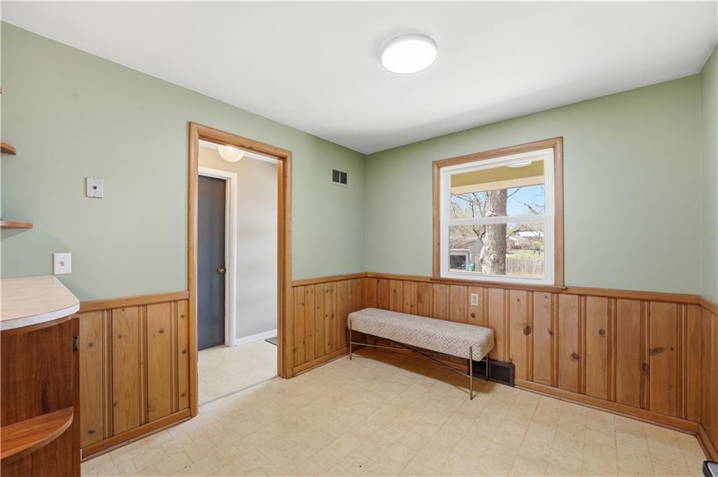 8221 Lamar Avenue Prairie Village, KS 66208 - Photo 14 of 37
