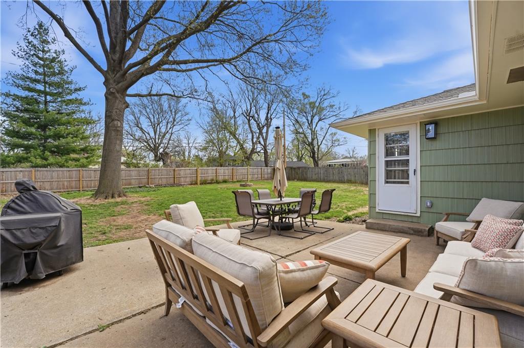 8221 Lamar Avenue Prairie Village, KS 66208 - Photo 23 of 37