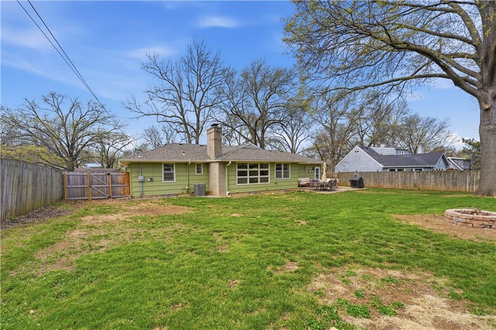 8221 Lamar Avenue Prairie Village, KS 66208 - Photo 25 of 37