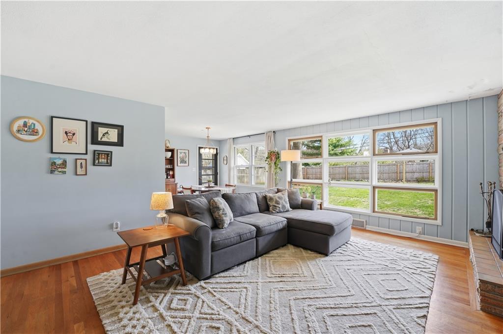 8221 Lamar Avenue Prairie Village, KS 66208 - Photo 4 of 37