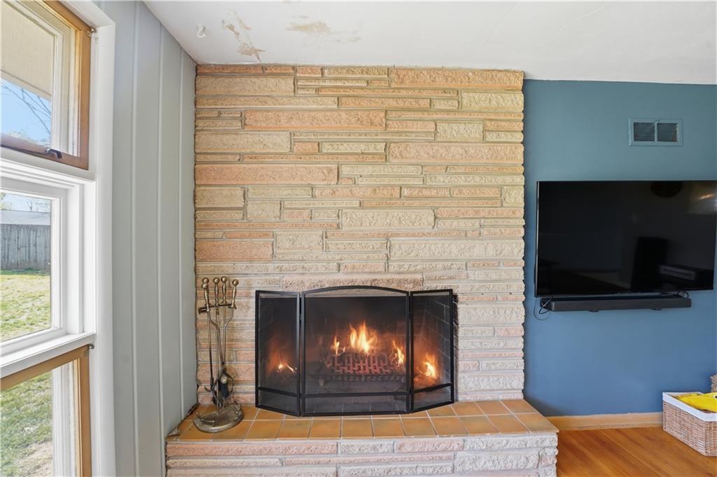8221 Lamar Avenue Prairie Village, KS 66208 - Photo 5 of 37