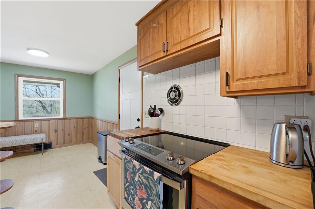 8221 Lamar Avenue Prairie Village, KS 66208 - Photo 8 of 37