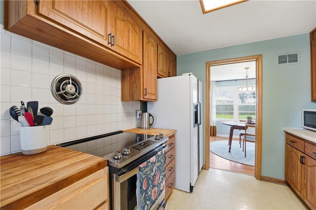 8221 Lamar Avenue Prairie Village, KS 66208 - Photo 9 of 37