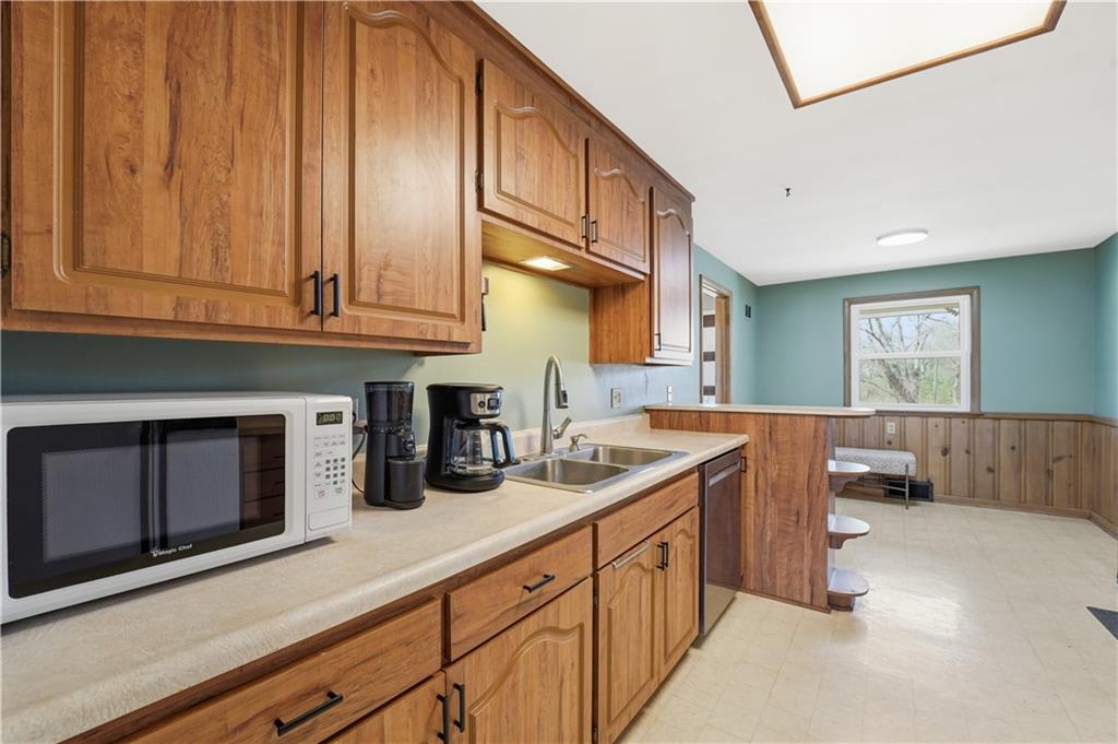8221 Lamar Avenue Prairie Village, KS 66208 - Photo 10 of 37