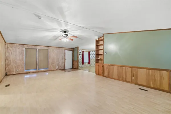 $407,900 | 364 Wonder Drive, Springtown, TX 76082