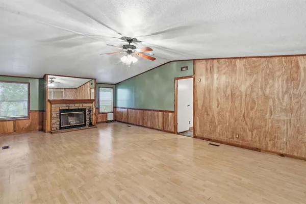 $407,900 | 364 Wonder Drive, Springtown, TX 76082