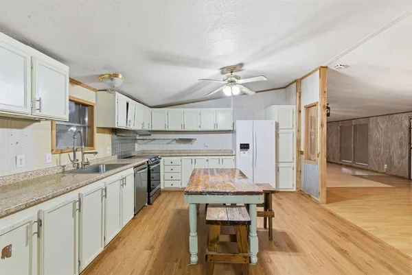 $407,900 | 364 Wonder Drive, Springtown, TX 76082