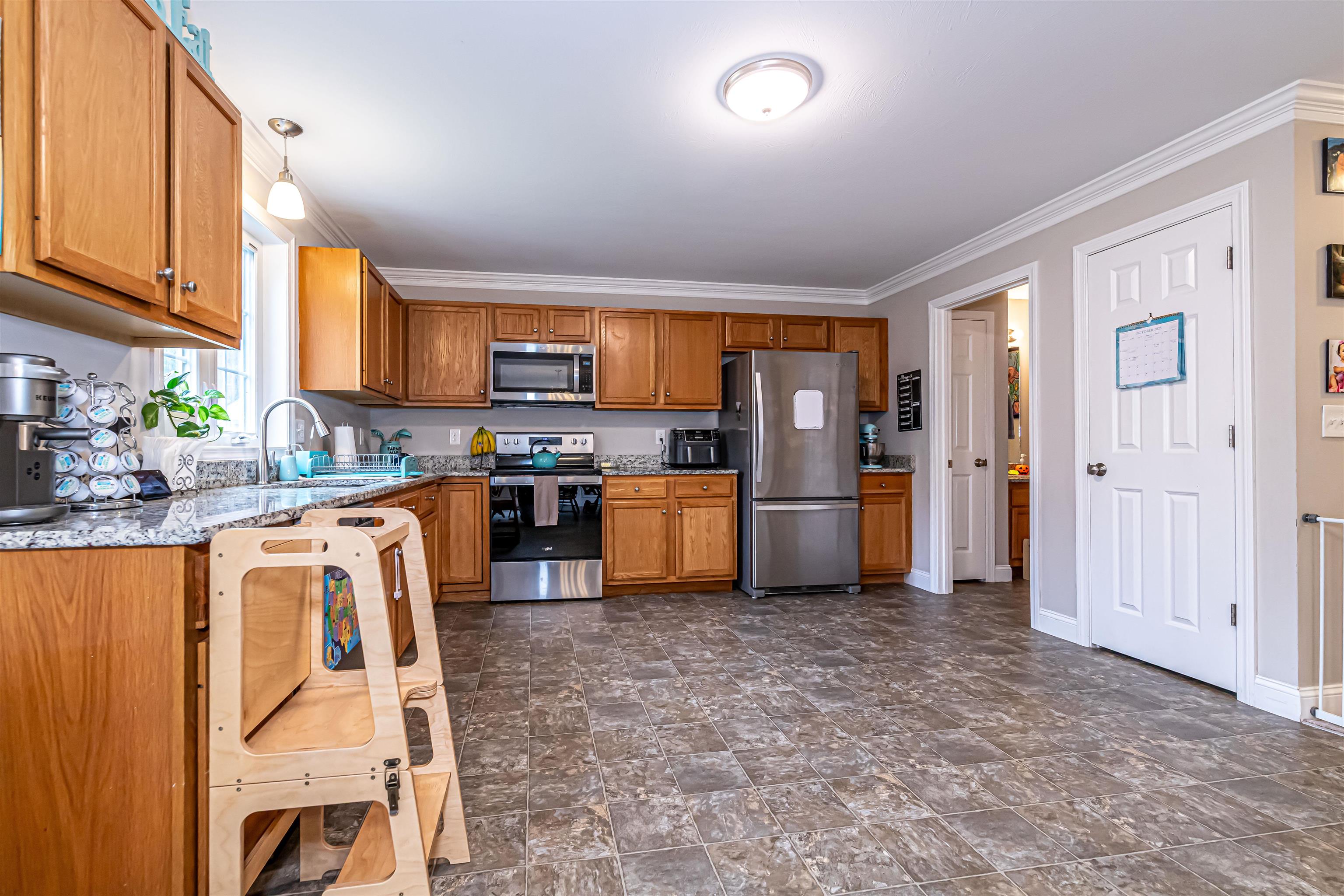 81 Marathon Way Manchester, NH 03109 - Photo 5 of 28 Gallery Image 5