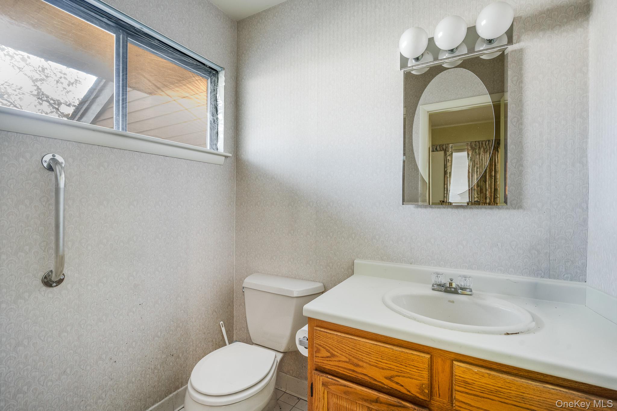 113 Antler Ridge, Unit 113 Ossining, NY 10562 - Photo 10 of 26 a bathroom with a sink and a mirror