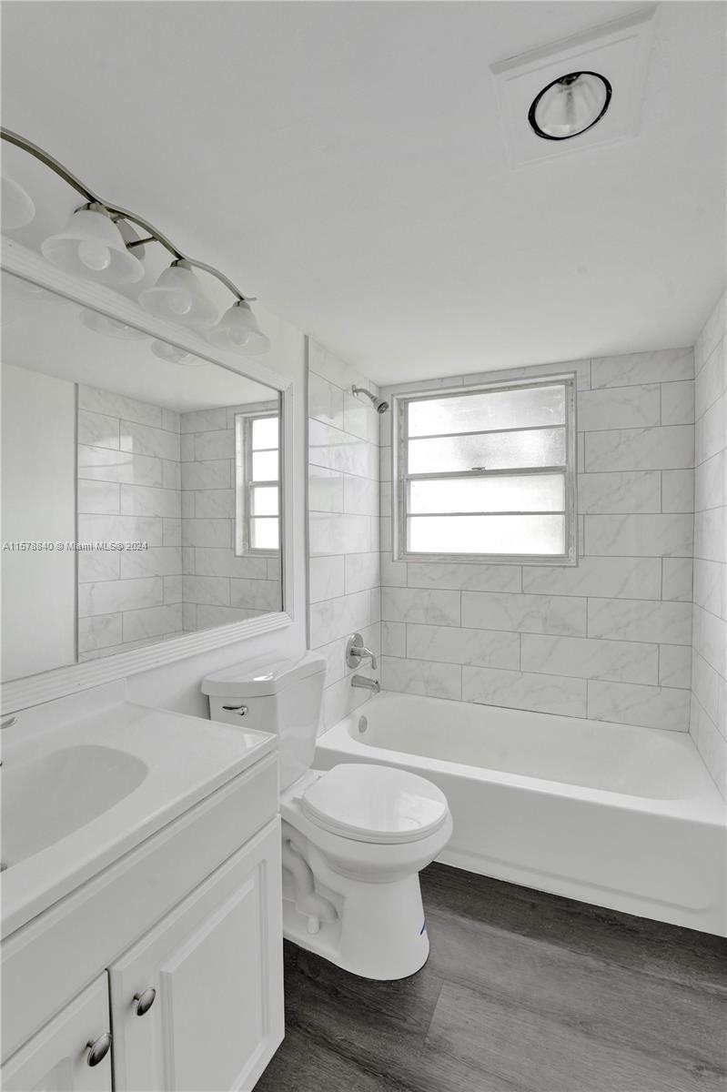 211 Mansfield East, Unit F211 Boca Raton, FL 33434 - Photo 4 of 32 Gallery Image 4