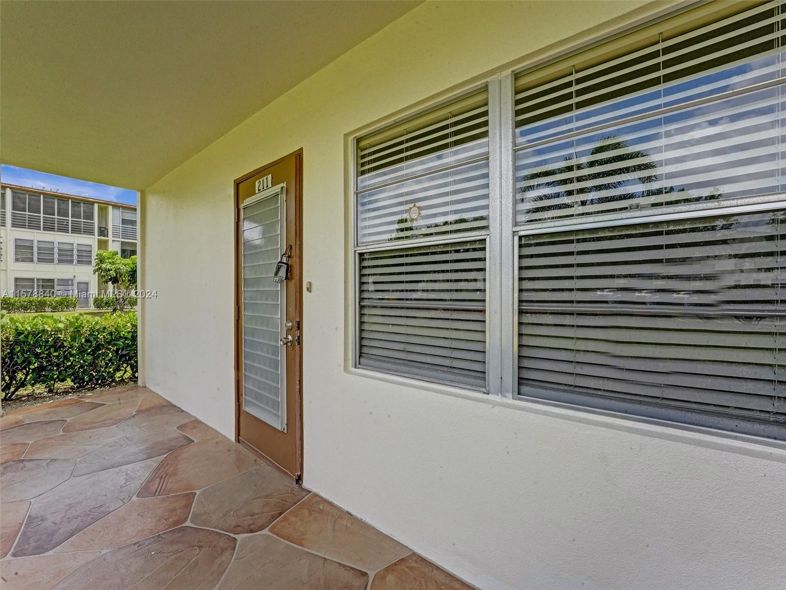 211 Mansfield East, Unit F211 Boca Raton, FL 33434 - Photo 6 of 32 Gallery Image 6