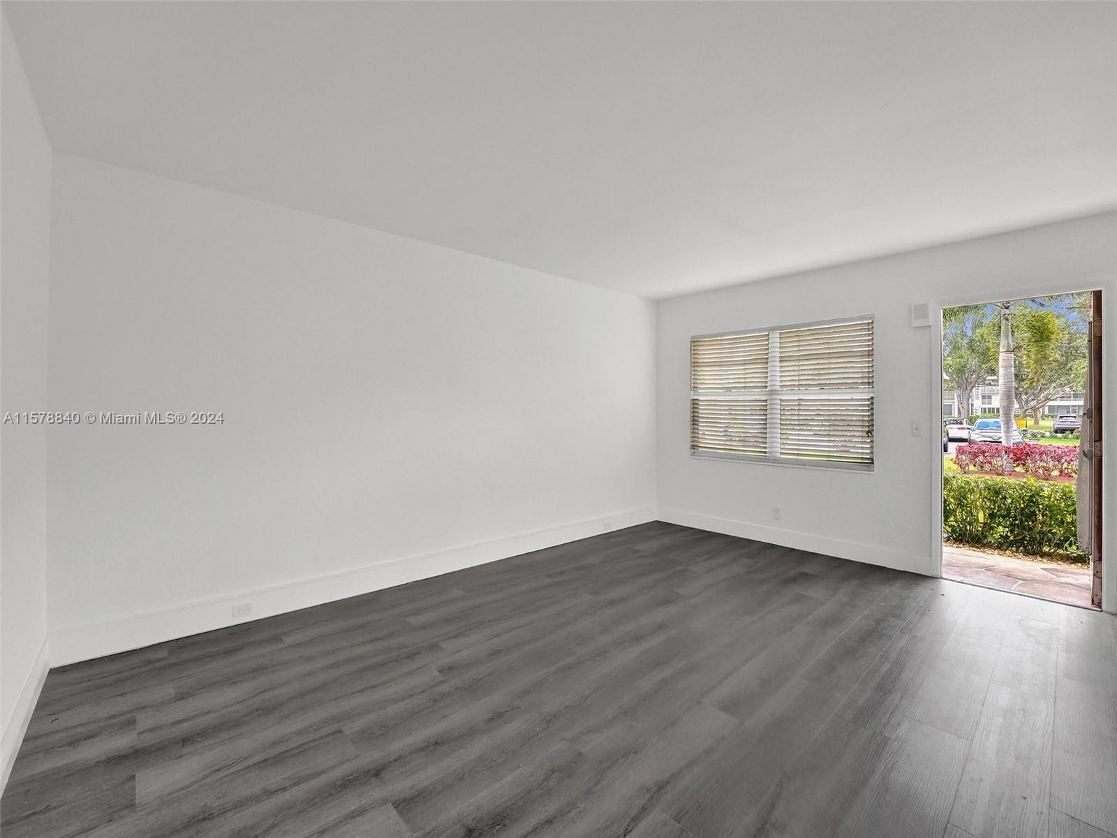 211 Mansfield East, Unit F211 Boca Raton, FL 33434 - Photo 8 of 32 Gallery Image 8
