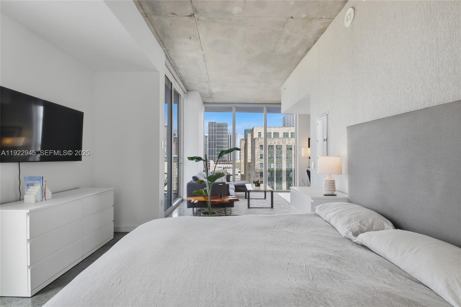 151 Southeast 1st Street, Unit 1810 Miami, FL 33131 - Photo 12 of 23