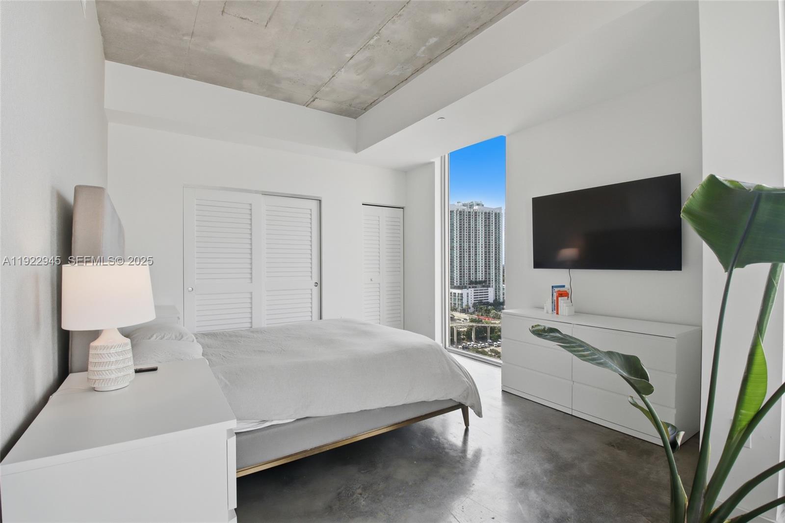 151 Southeast 1st Street, Unit 1810 Miami, FL 33131 - Photo 13 of 23