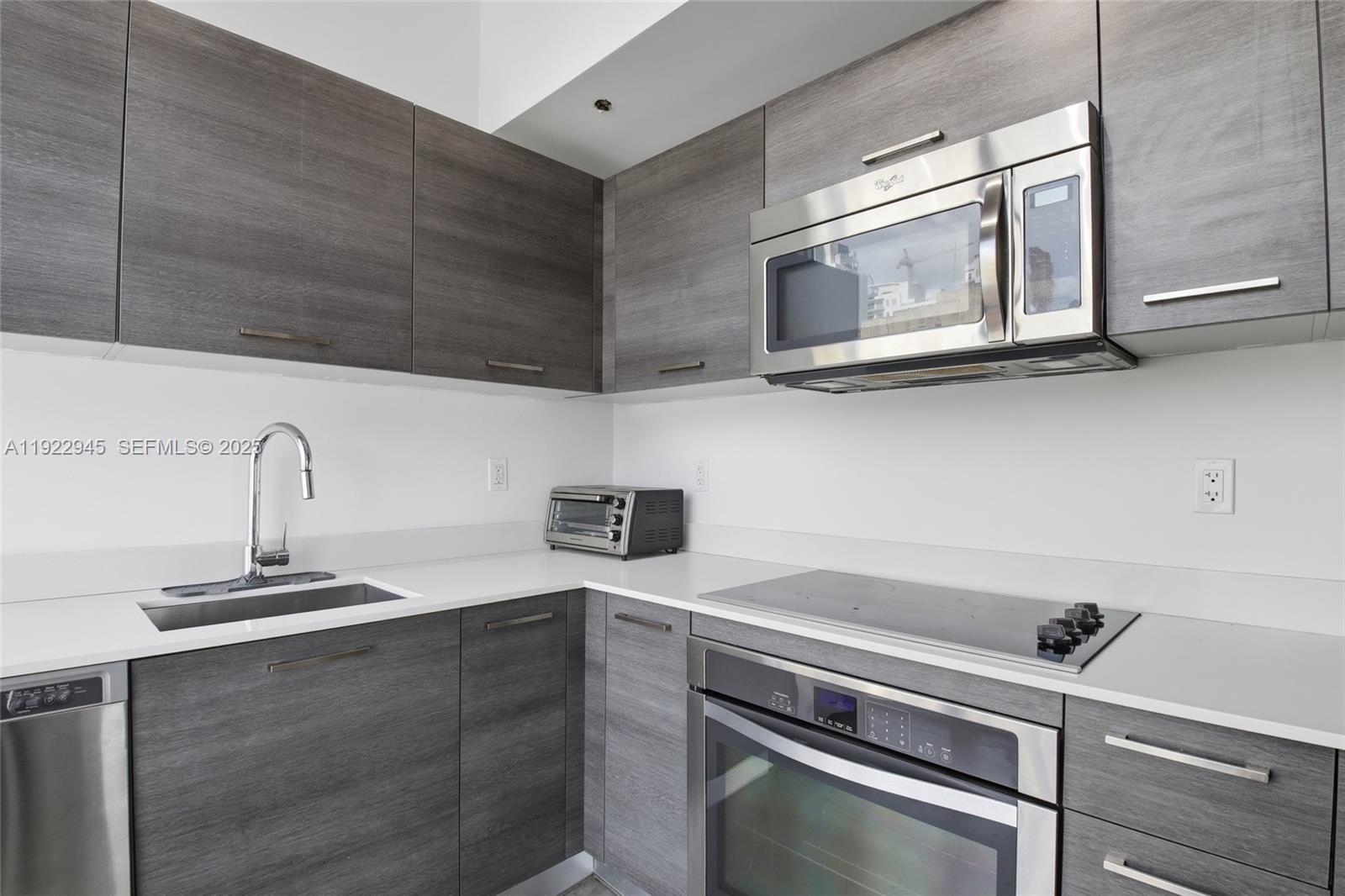 151 Southeast 1st Street, Unit 1810 Miami, FL 33131 - Photo 19 of 23