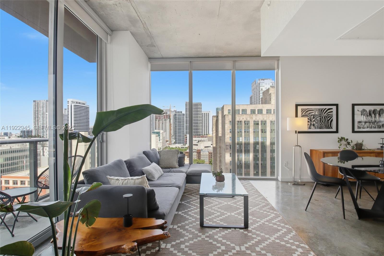 151 Southeast 1st Street, Unit 1810 Miami, FL 33131 - Photo 3 of 23