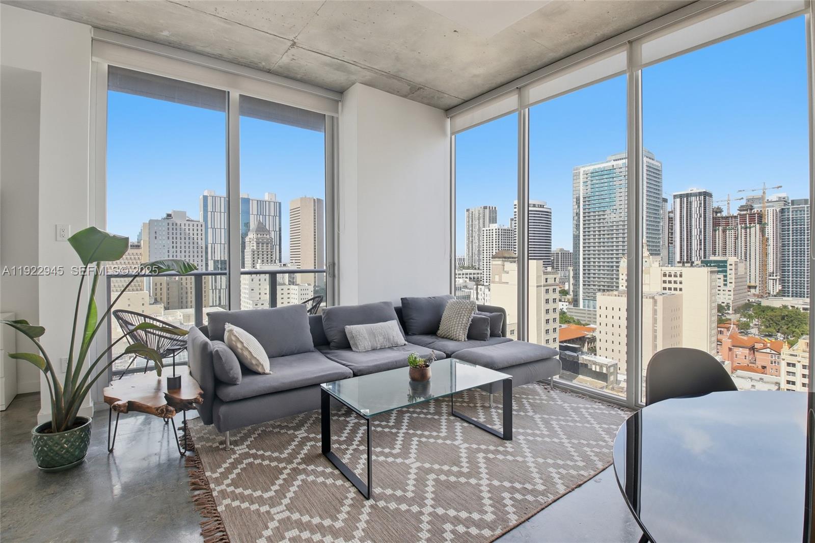 151 Southeast 1st Street, Unit 1810 Miami, FL 33131 - Photo 4 of 23