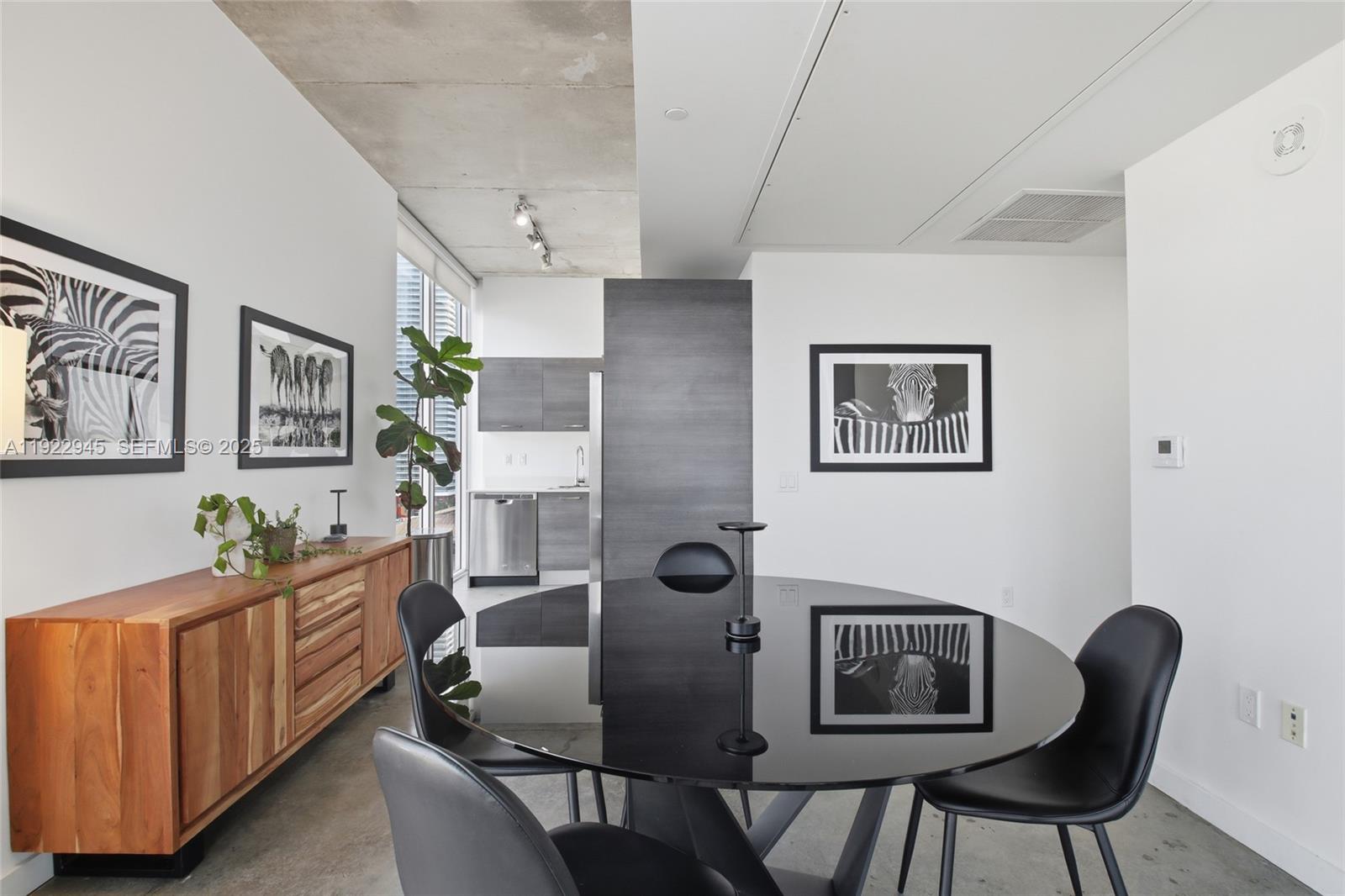 151 Southeast 1st Street, Unit 1810 Miami, FL 33131 - Photo 6 of 23