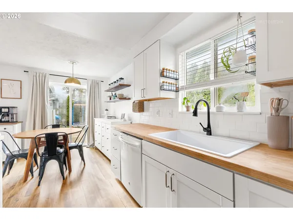 $262,000 | 233 Southeast 3rd Avenue, Canby, OR 97013