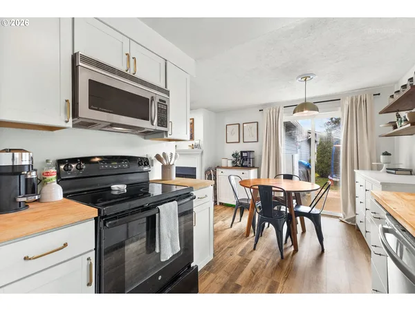 $262,000 | 233 Southeast 3rd Avenue, Canby, OR 97013