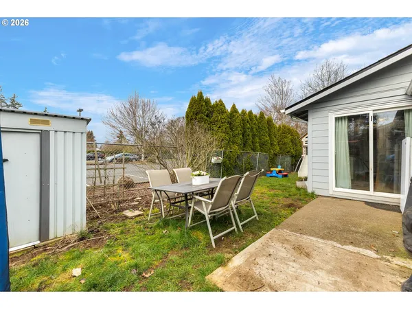 $262,000 | 233 Southeast 3rd Avenue, Canby, OR 97013