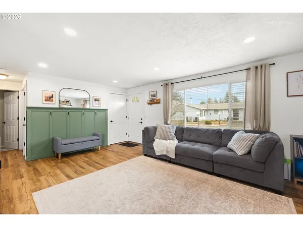 $262,000 | 233 Southeast 3rd Avenue, Canby, OR 97013