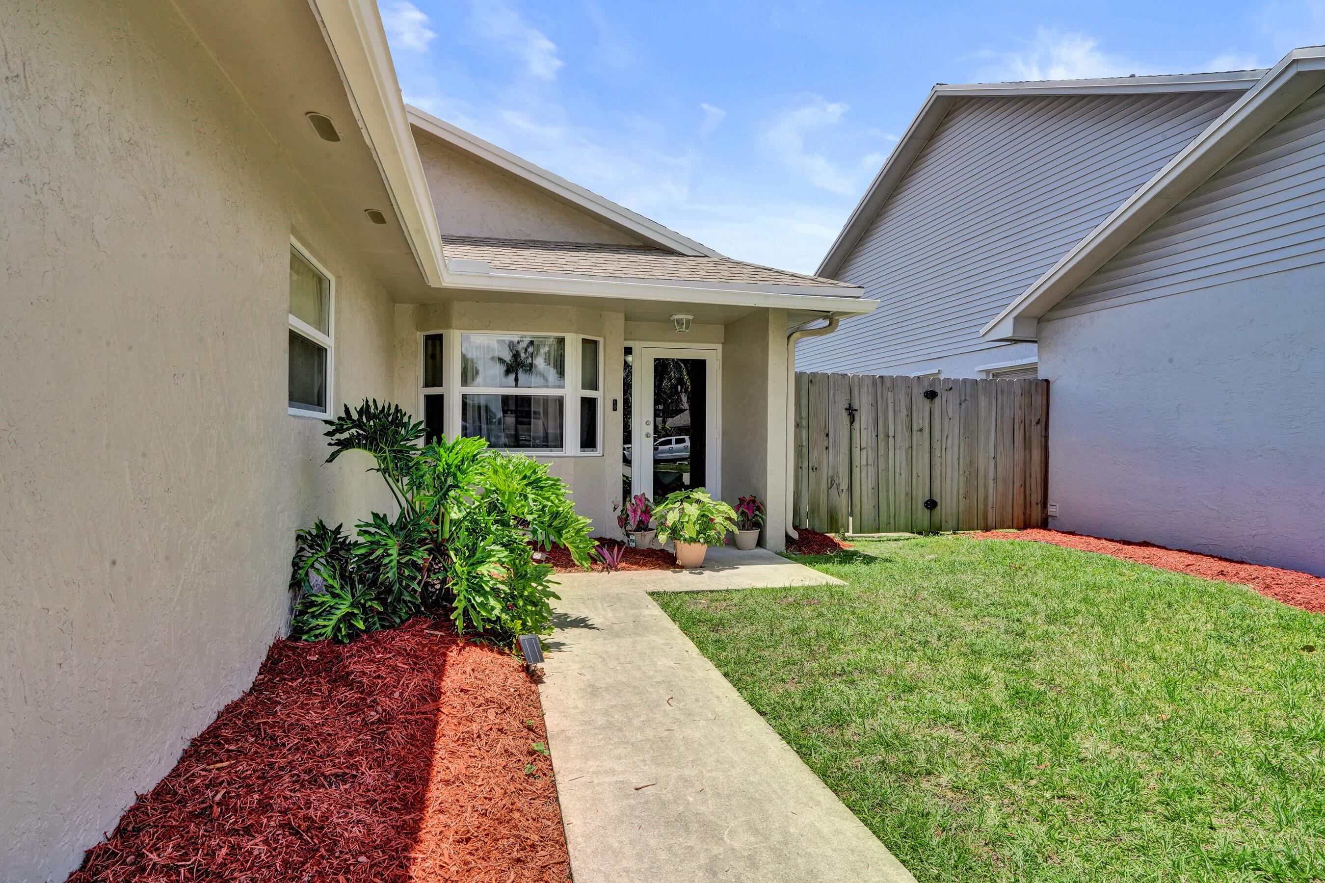 8340 Southwest 41st Street Davie, FL 33328 - Photo 2 of 18 DSC04721