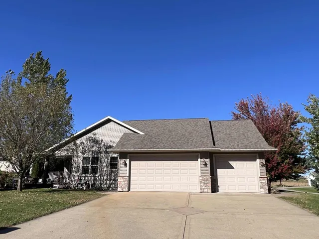 $385,000 | 801 Derek Lane, Viroqua, WI 54665